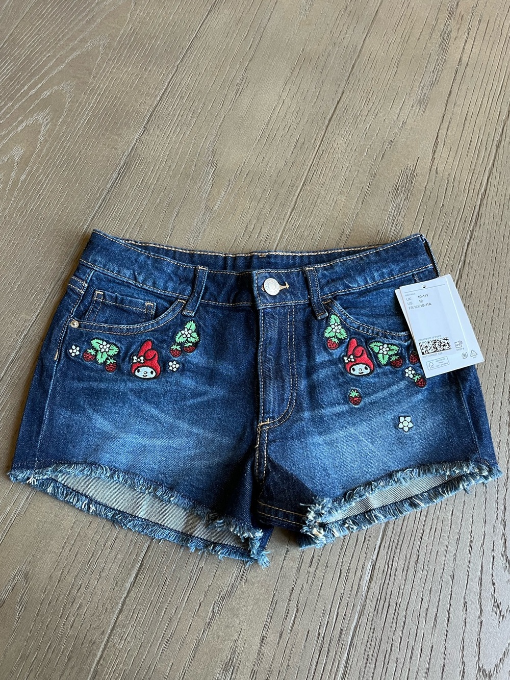 H&M My Melody Strawberry Denim Shorts Girl 12 see measurements Embroidered NWT